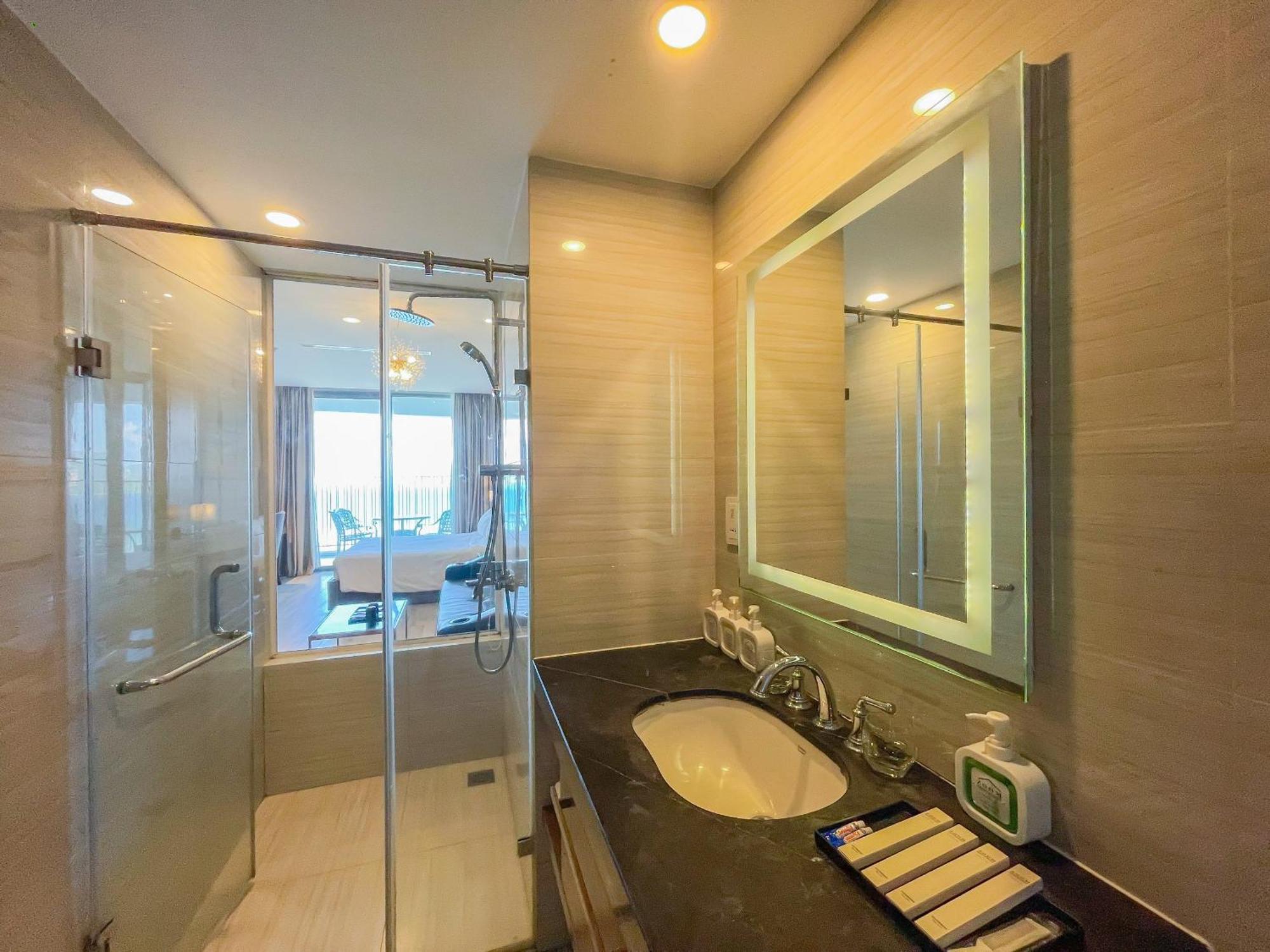 Luxury Seaview Panorama Nha Trang By Luna Exterior photo